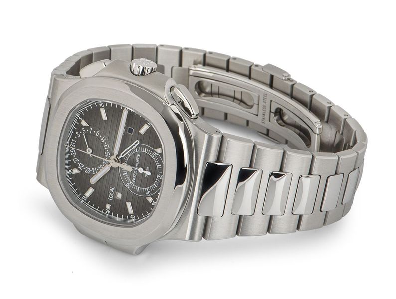 Patek Philippe Nautilus 5990/1A-001